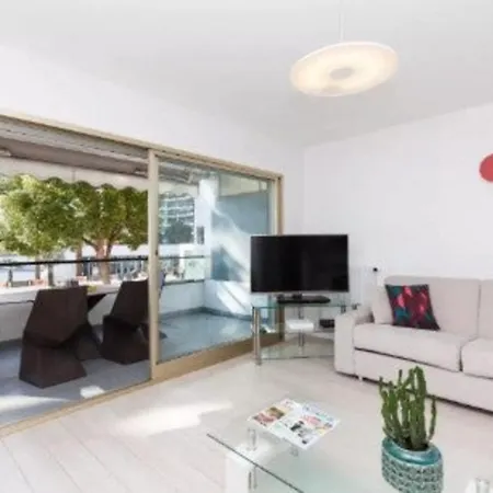 Apartment Flat On Croisette Facing The Palais Des Festivals *
