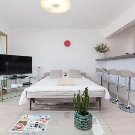 Flat On Croisette Facing The Palais Des Festivals Apartment