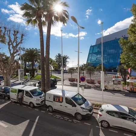 Flat On Croisette Facing The Palais Des Festivals *